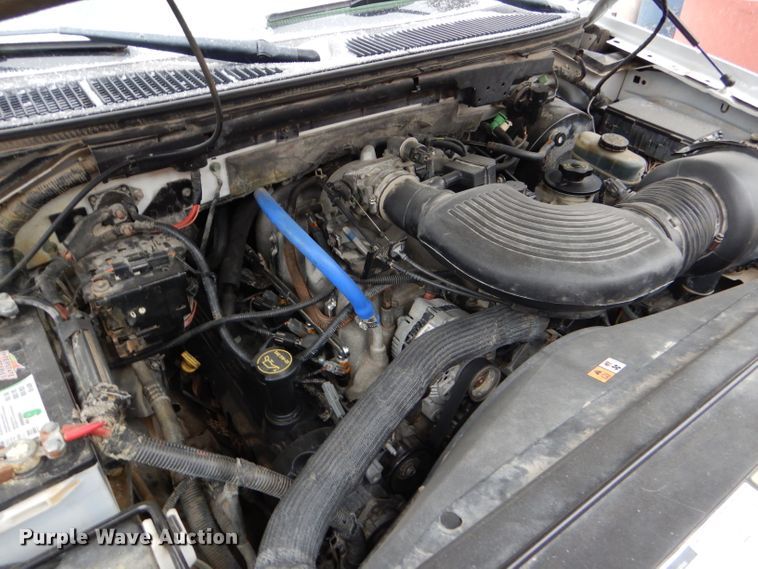 image for item FT9743 2002 Ford F150 Lariat SuperCrew pickup truck