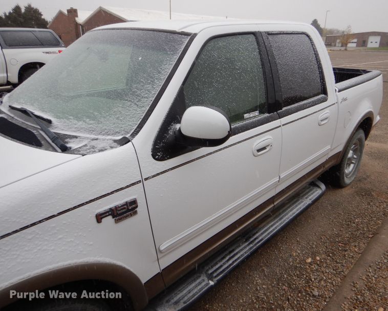 image for item FT9743 2002 Ford F150 Lariat SuperCrew pickup truck