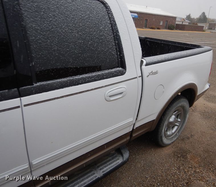 image for item FT9743 2002 Ford F150 Lariat SuperCrew pickup truck
