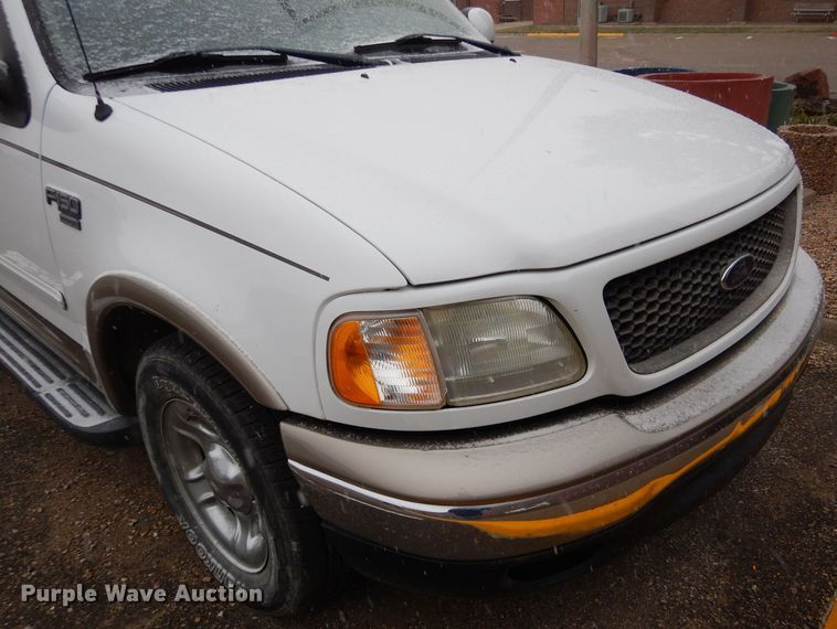 image for item FT9743 2002 Ford F150 Lariat SuperCrew pickup truck