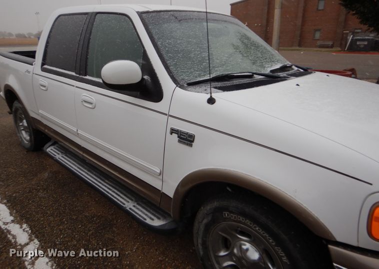 image for item FT9743 2002 Ford F150 Lariat SuperCrew pickup truck