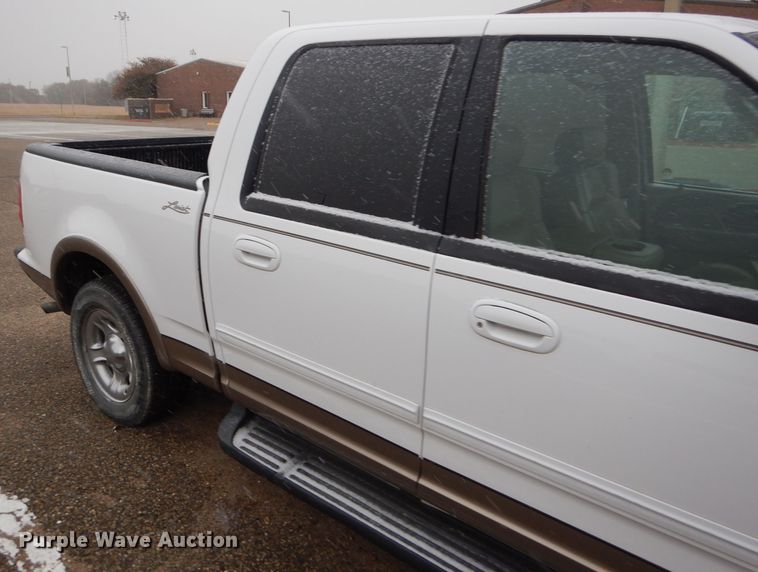 image for item FT9743 2002 Ford F150 Lariat SuperCrew pickup truck