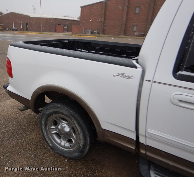 image for item FT9743 2002 Ford F150 Lariat SuperCrew pickup truck