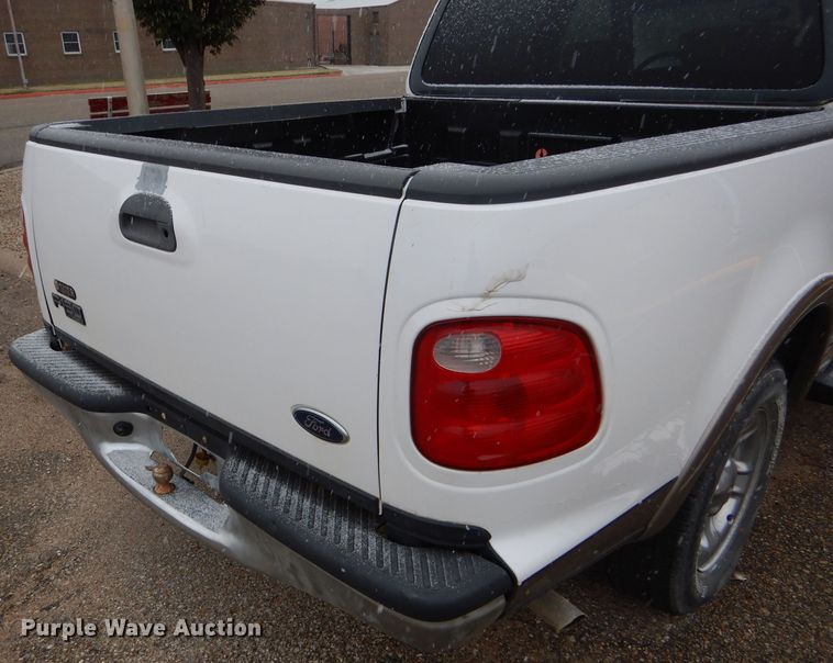 image for item FT9743 2002 Ford F150 Lariat SuperCrew pickup truck