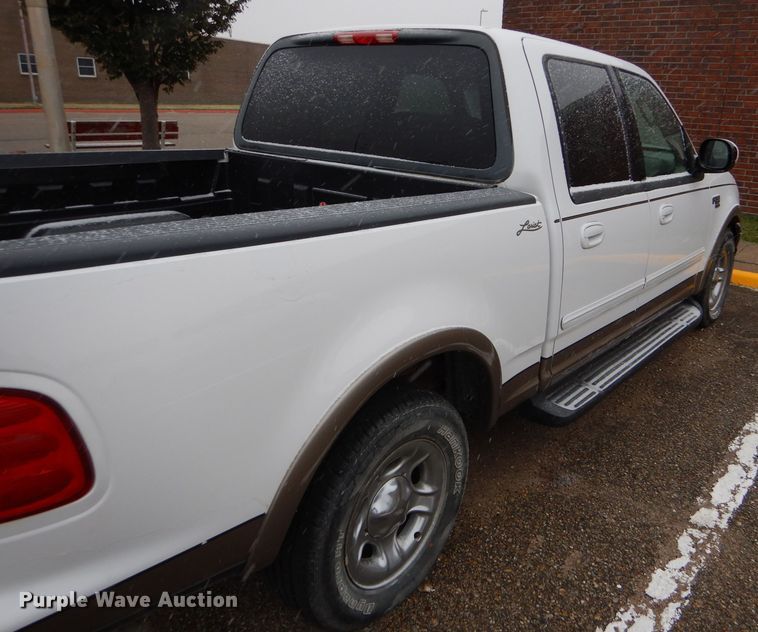 image for item FT9743 2002 Ford F150 Lariat SuperCrew pickup truck