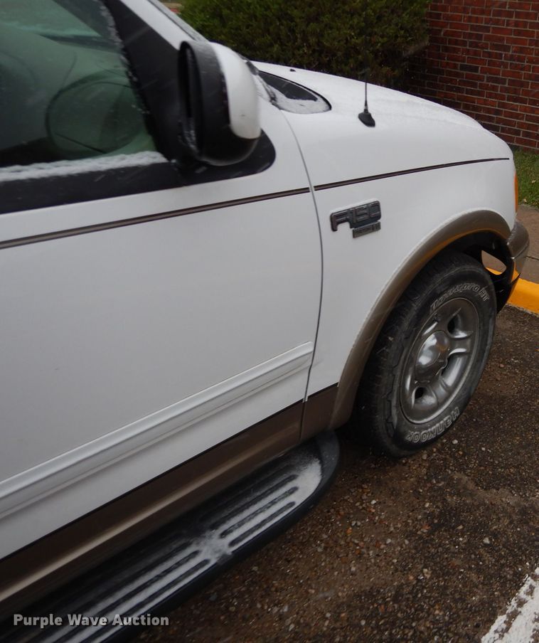 image for item FT9743 2002 Ford F150 Lariat SuperCrew pickup truck