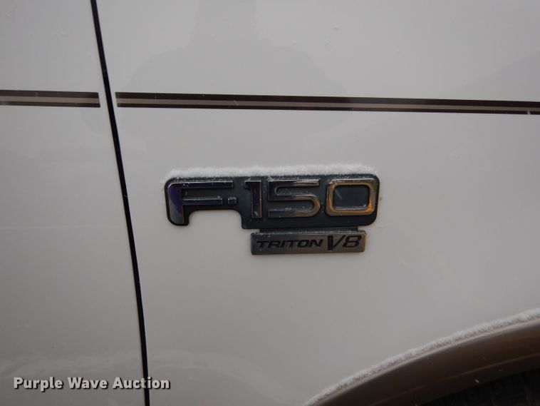 image for item FT9743 2002 Ford F150 Lariat SuperCrew pickup truck