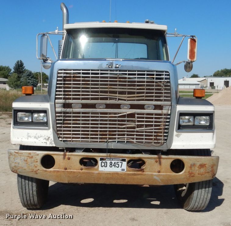 image for item FU9543 1986 Ford LT9000 semi truck