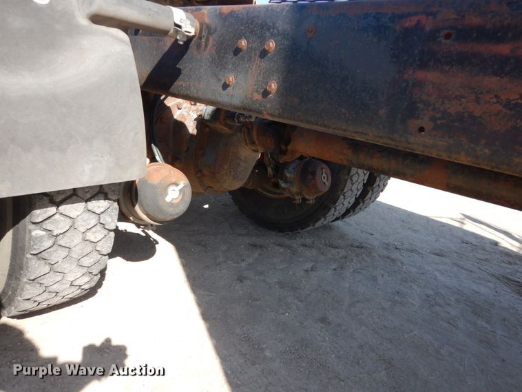 image for item FU9543 1986 Ford LT9000 semi truck