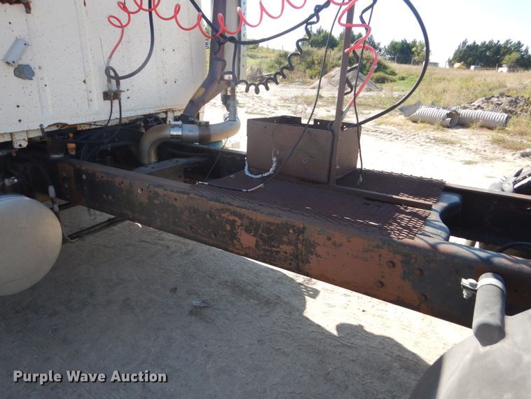 image for item FU9543 1986 Ford LT9000 semi truck