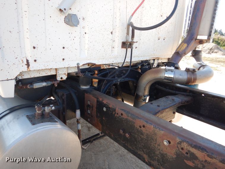 image for item FU9543 1986 Ford LT9000 semi truck