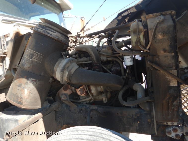 image for item FU9543 1986 Ford LT9000 semi truck