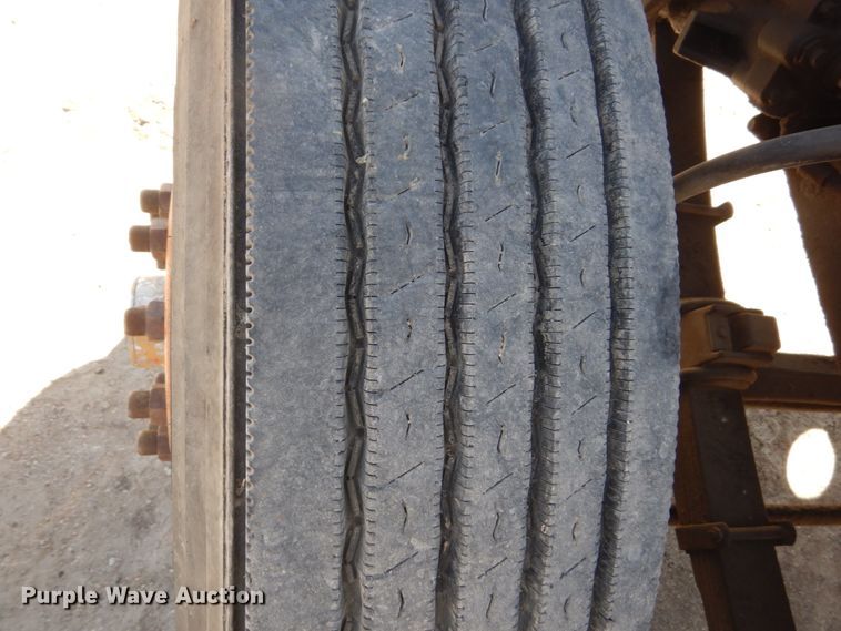 image for item FU9543 1986 Ford LT9000 semi truck