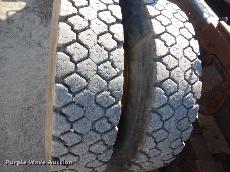 image for item FU9543 1986 Ford LT9000 semi truck