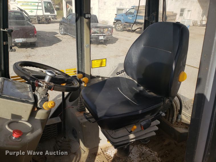 image for item FW9539 1995 JCB 210SL landscape tractor