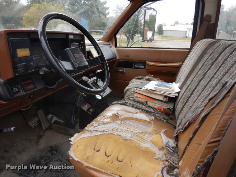 image for item GI9466 1991 GMC TopKick bucket truck