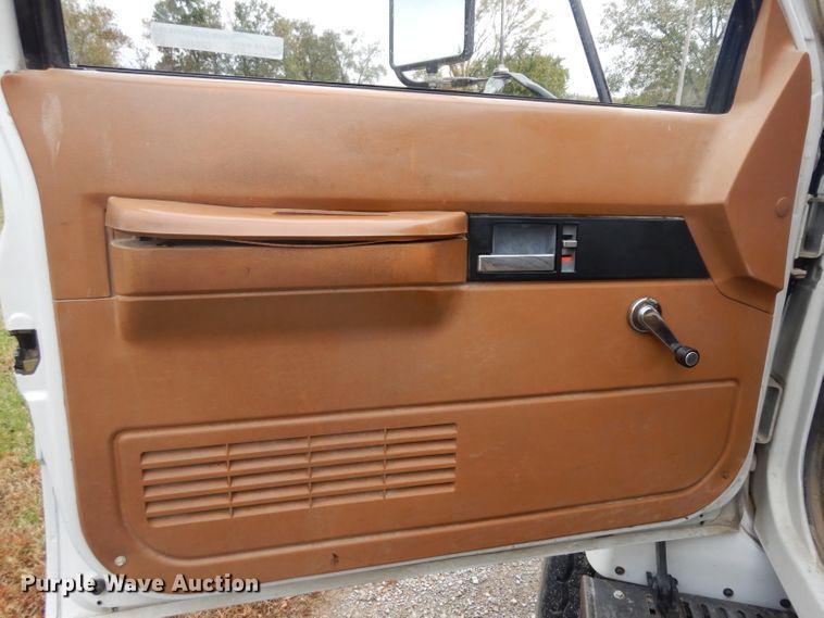 image for item GI9466 1991 GMC TopKick bucket truck