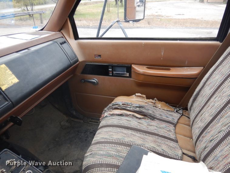 image for item GI9466 1991 GMC TopKick bucket truck