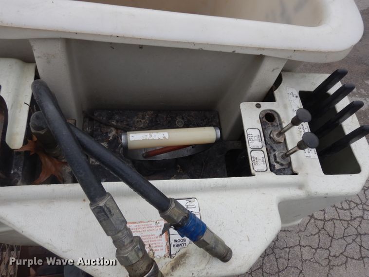 image for item GI9466 1991 GMC TopKick bucket truck