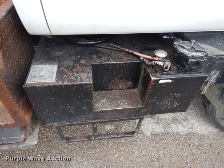 image for item GI9466 1991 GMC TopKick bucket truck