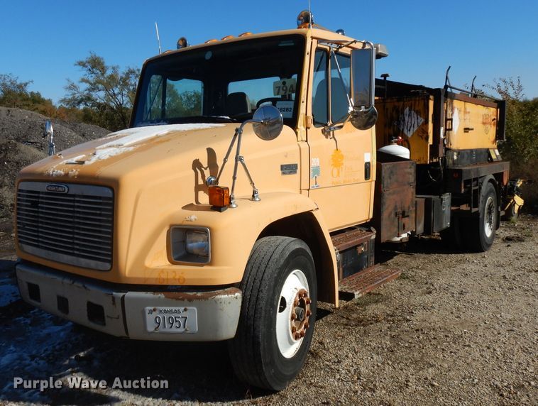 image for item GI9474 1998 Freightliner FL70 asphalt truck