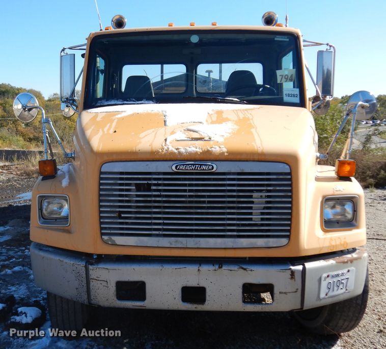 image for item GI9474 1998 Freightliner FL70 asphalt truck