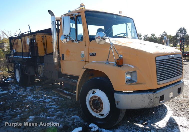 image for item GI9474 1998 Freightliner FL70 asphalt truck
