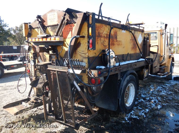 image for item GI9474 1998 Freightliner FL70 asphalt truck