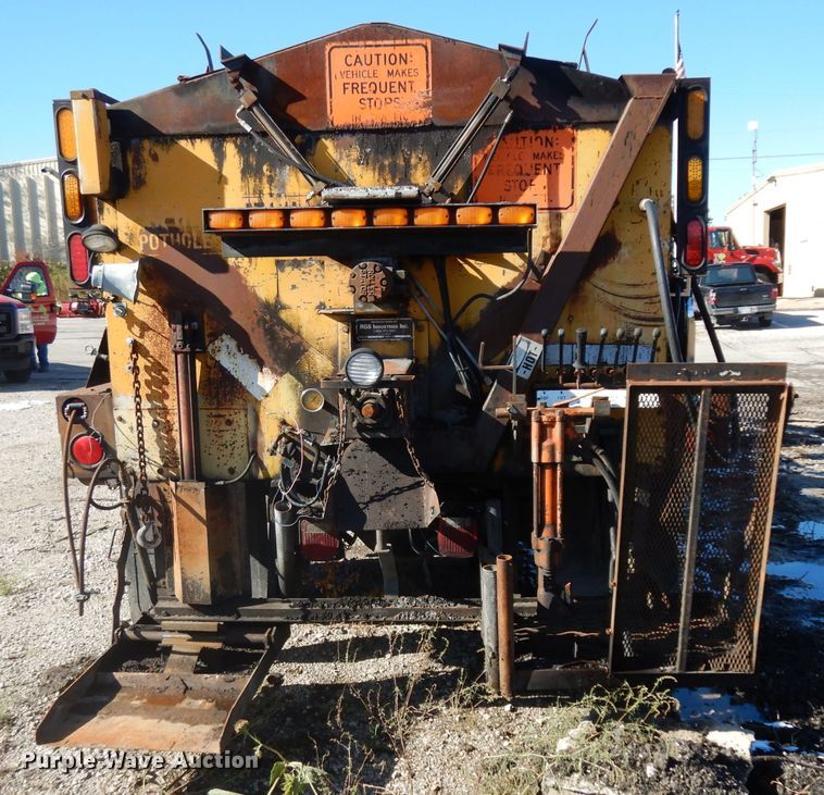 image for item GI9474 1998 Freightliner FL70 asphalt truck