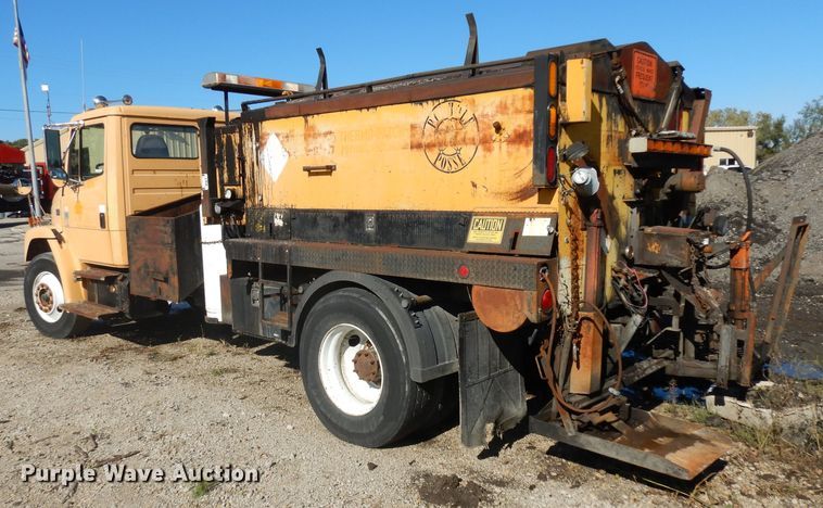 image for item GI9474 1998 Freightliner FL70 asphalt truck