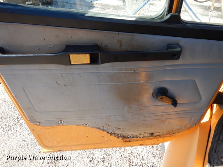 image for item GI9474 1998 Freightliner FL70 asphalt truck