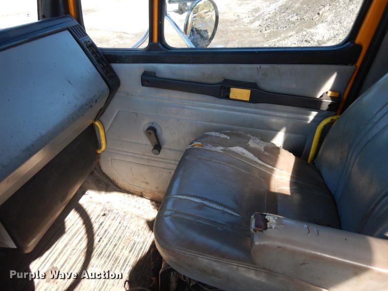 image for item GI9474 1998 Freightliner FL70 asphalt truck