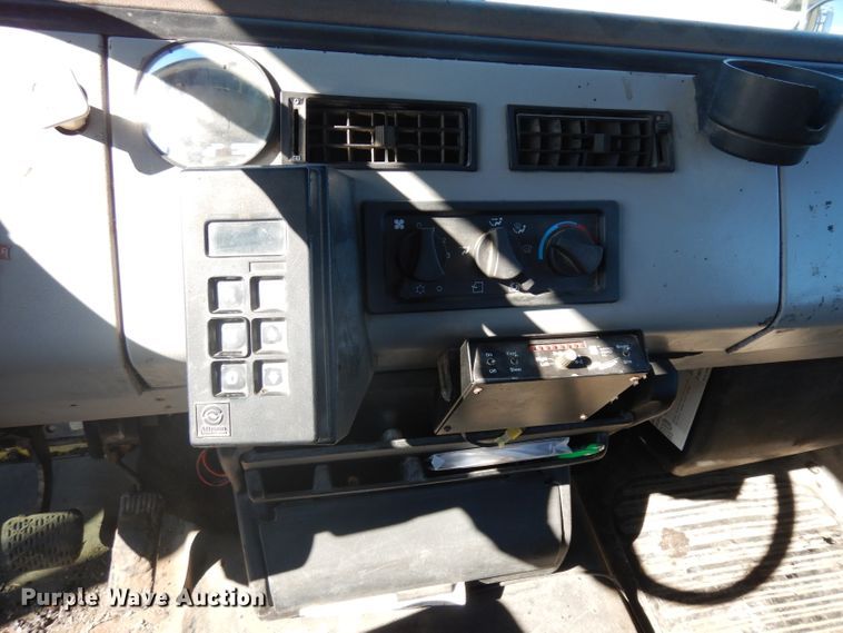 image for item GI9474 1998 Freightliner FL70 asphalt truck