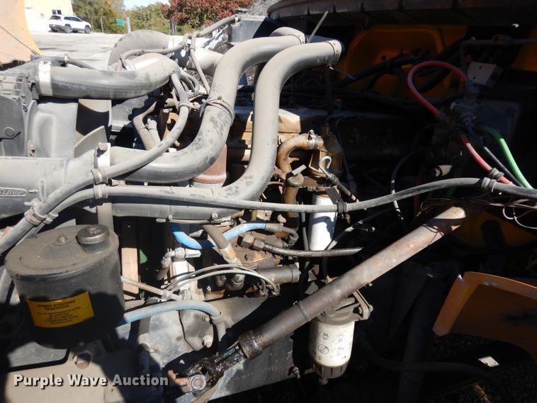 image for item GI9474 1998 Freightliner FL70 asphalt truck