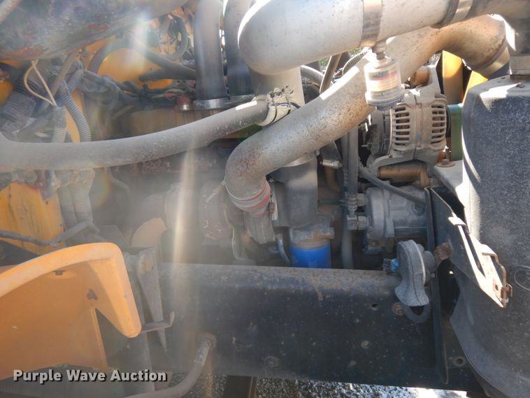 image for item GI9474 1998 Freightliner FL70 asphalt truck