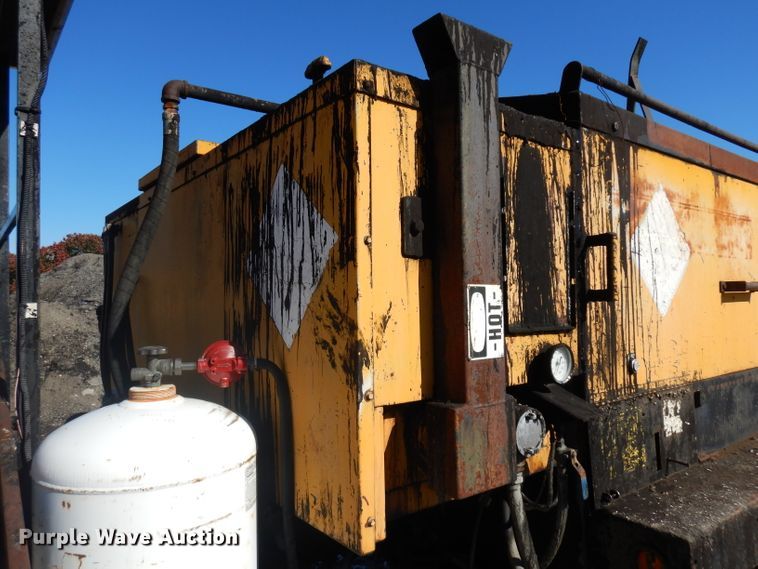 image for item GI9474 1998 Freightliner FL70 asphalt truck