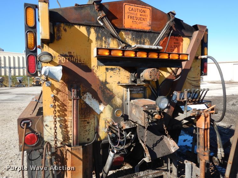 image for item GI9474 1998 Freightliner FL70 asphalt truck