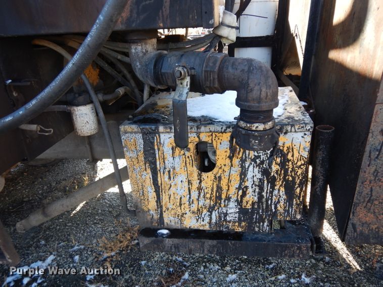 image for item GI9474 1998 Freightliner FL70 asphalt truck