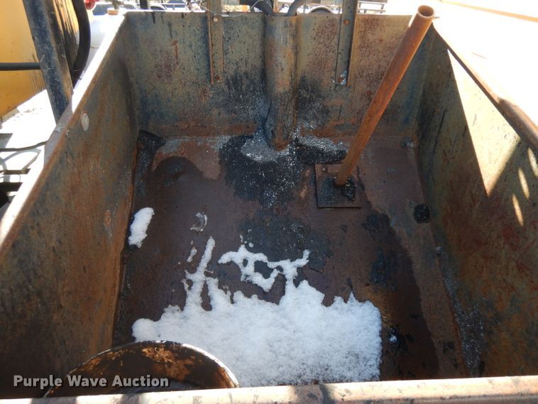 image for item GI9474 1998 Freightliner FL70 asphalt truck