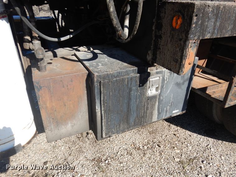 image for item GI9474 1998 Freightliner FL70 asphalt truck