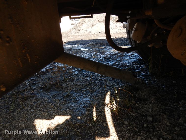 image for item GI9474 1998 Freightliner FL70 asphalt truck