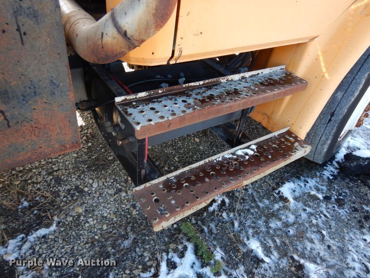 image for item GI9474 1998 Freightliner FL70 asphalt truck