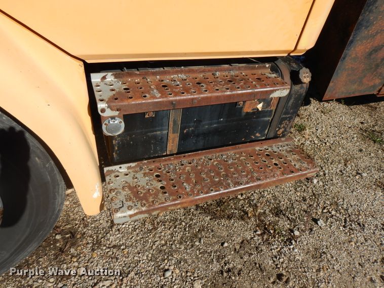 image for item GI9474 1998 Freightliner FL70 asphalt truck