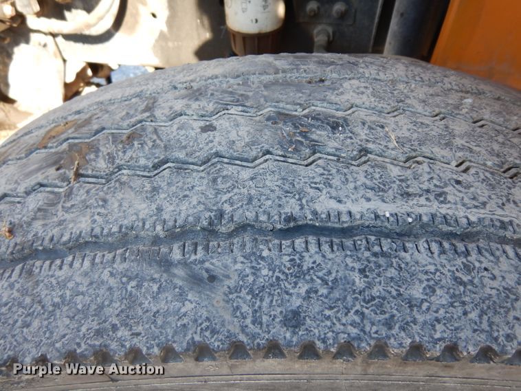 image for item GI9474 1998 Freightliner FL70 asphalt truck