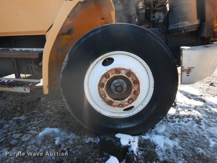 image for item GI9474 1998 Freightliner FL70 asphalt truck