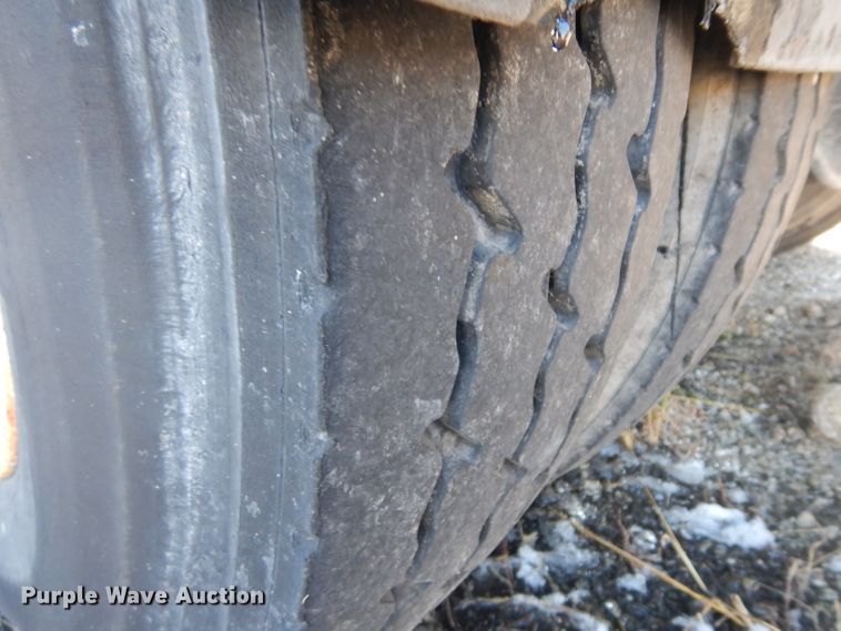 image for item GI9474 1998 Freightliner FL70 asphalt truck