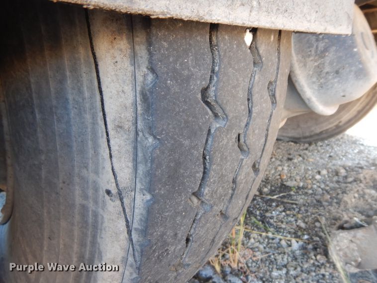 image for item GI9474 1998 Freightliner FL70 asphalt truck