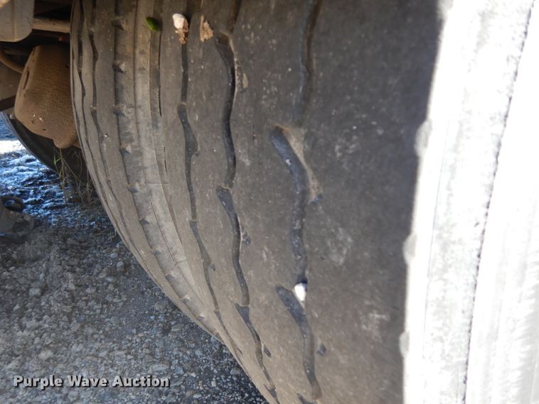 image for item GI9474 1998 Freightliner FL70 asphalt truck