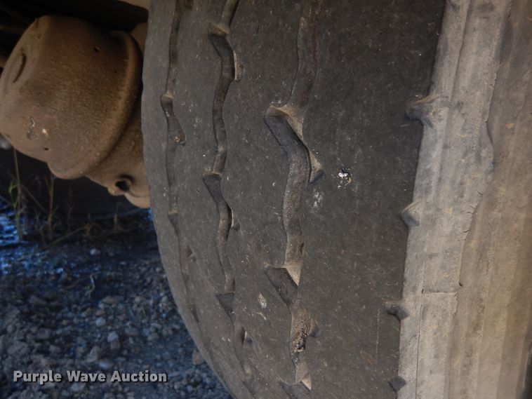 image for item GI9474 1998 Freightliner FL70 asphalt truck