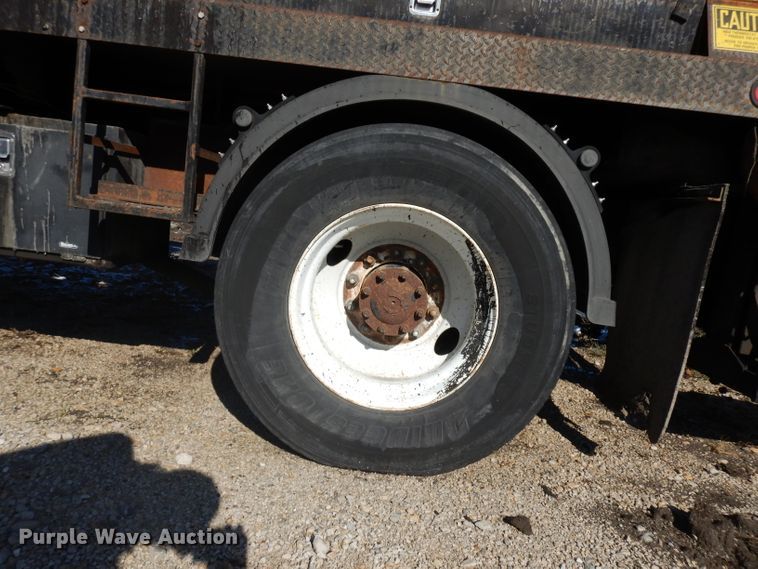 image for item GI9474 1998 Freightliner FL70 asphalt truck